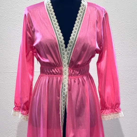 Vintage pink with lace robe - Picture 10 of 14